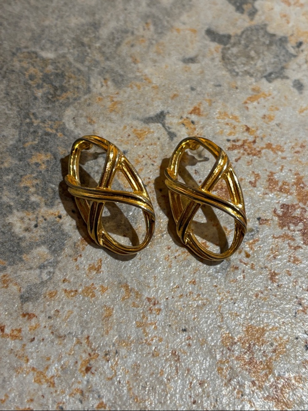 Gold Tone Woven Loop 80s earrings